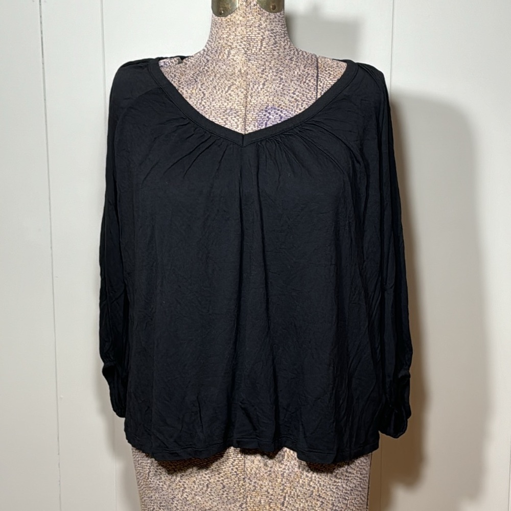 Old Navy Women’s Large Black V-Neck Lightweight Mid Length Sleeve Blouse